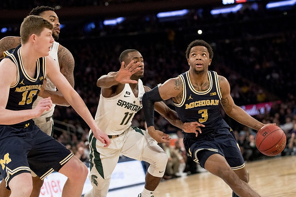 Jon Teske (15) and Zavier Simpson (3)