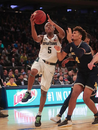 Isaiah Livers (4)