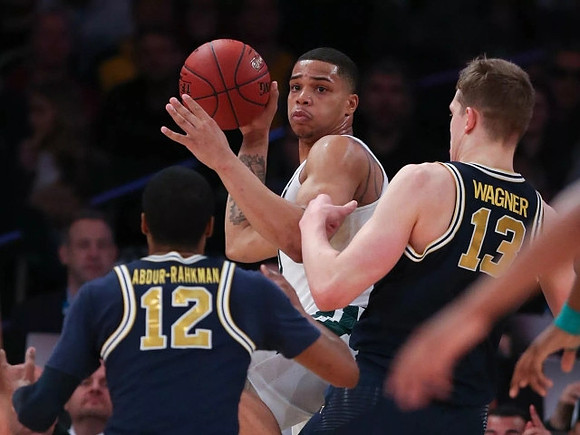 Muhammad-Ali Abdur-Rahkman (12) and Moritz Wagner (13)