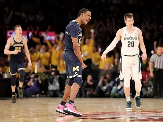 Duncan Robinson (22) and Muhammad-Ali Abdur-Rahkman (12)