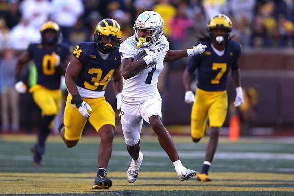 Josaiah Stewart (0), Jaydon Hood (34), and Makari Paige (7)