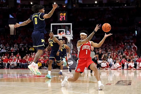 Dug McDaniel (0), Tarris Reed Jr. (32), and Nimari Burnett (4)