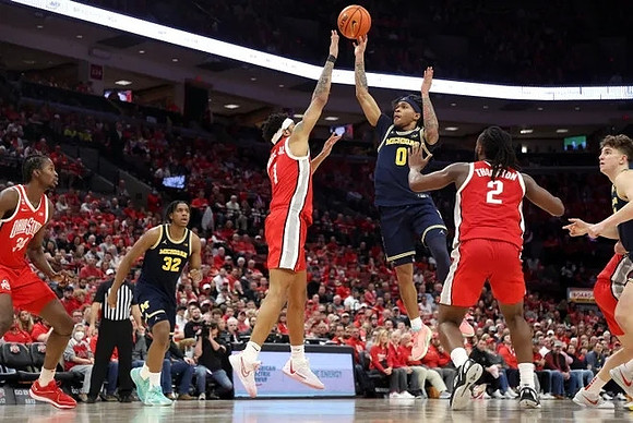Tarris Reed Jr. (32), Dug McDaniel (0), and Will Tschetter (42)