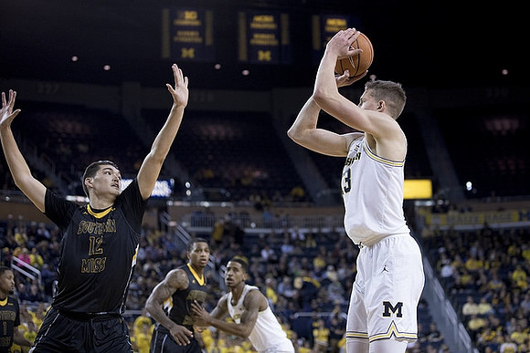 Moritz Wagner (13) and Charles Matthews (1)