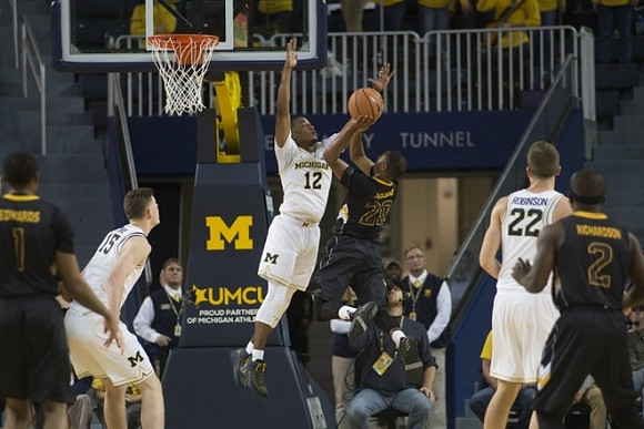 Jon Teske (15), Muhammad-Ali Abdur-Rahkman (12), and Duncan Robinson (22)