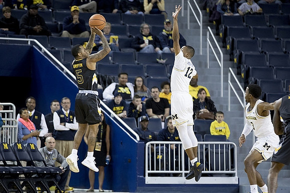 Muhammad-Ali Abdur-Rahkman (12) and Zavier Simpson (3)