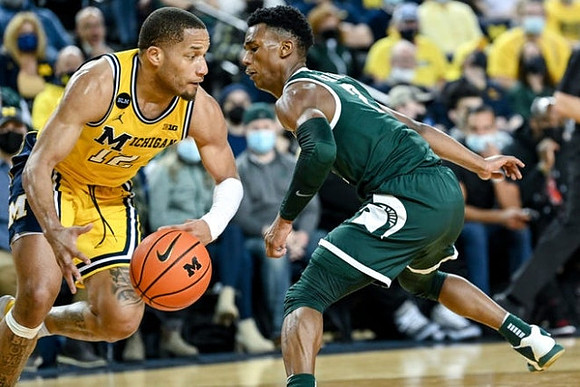 DeVante' Jones (12)