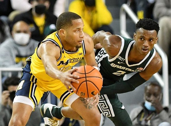 DeVante' Jones (12)
