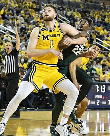 Hunter Dickinson (1) and Caleb Houstan (22)