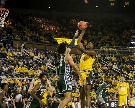 Hunter Dickinson (1), Moussa Diabate (14), and Caleb Houstan (22)