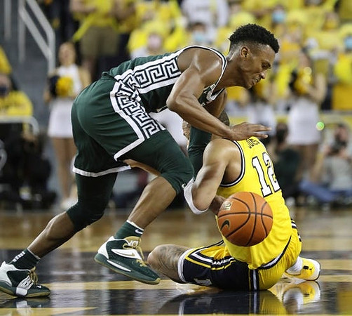 DeVante' Jones (12)