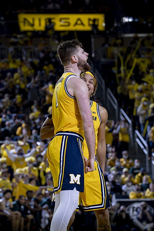 Hunter Dickinson (1) and Terrance Williams II (5)