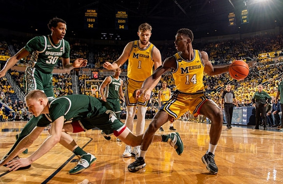 Hunter Dickinson (1) and Moussa Diabate (14)