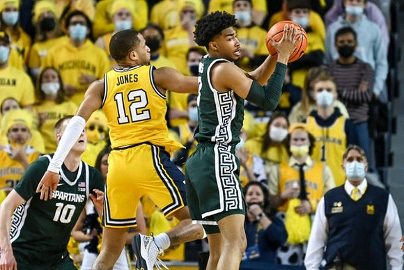 DeVante' Jones (12)