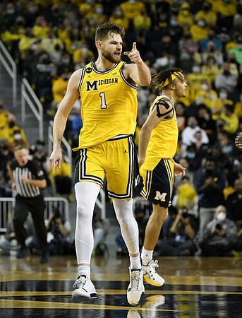 Hunter Dickinson (1) and Terrance Williams II (5)