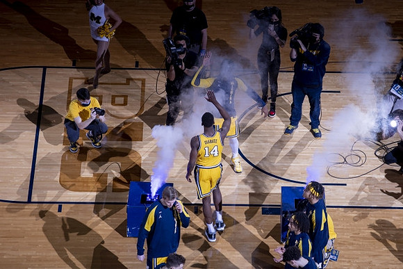 Moussa Diabate (14) and Michigan Team