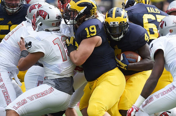 Henry Poggi (19), De'Veon Smith (4), and Kyle Kalis (67)