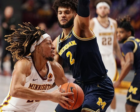 Isaiah Livers (2) and Mike Smith (12)