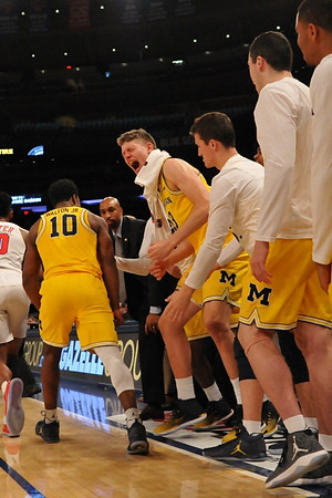 Derrick Walton Jr. (10) and Michigan Team