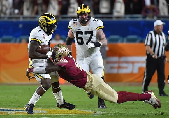 De'Veon Smith (4) and Kyle Kalis (67)