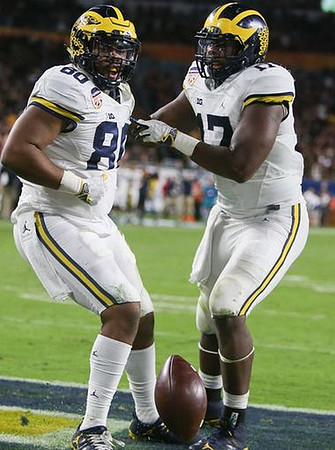 Khalid Hill (80) and Tyrone Wheatley Jr. (17)