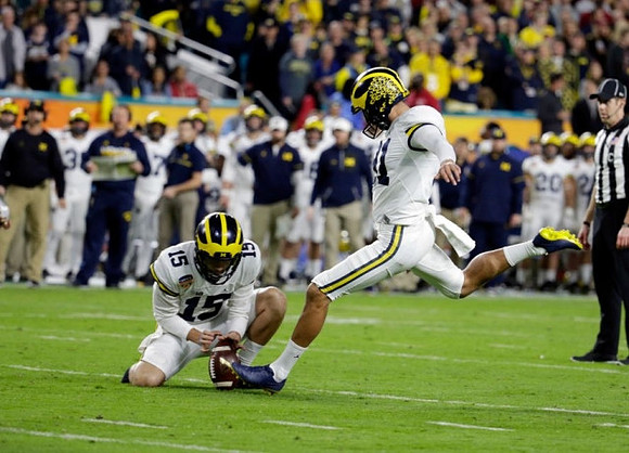 Garrett Moores (15) and Kenny Allen (91)
