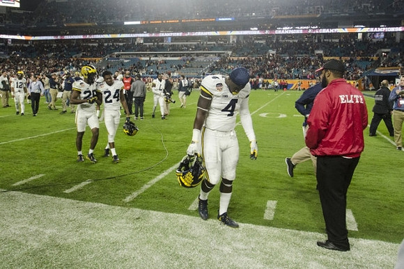 De'Veon Smith (4) and Michigan Team