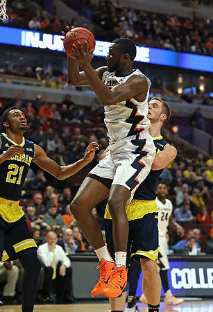 Zak Irvin (21) and Max Bielfeldt (44)