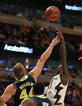 Max Bielfeldt (44) and Zak Irvin (21)
