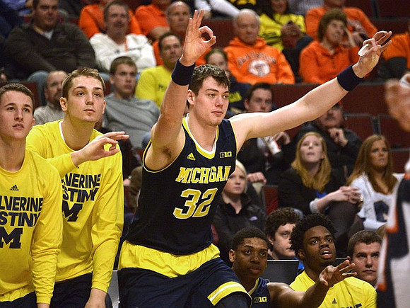 Andrew Dakich (11), Mark Donnal (34), Ricky Doyle (32), Kameron Chatman (3), and Derrick Walton Jr. (10)