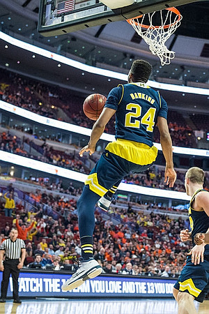 Aubrey Dawkins (24) and Max Bielfeldt (44)