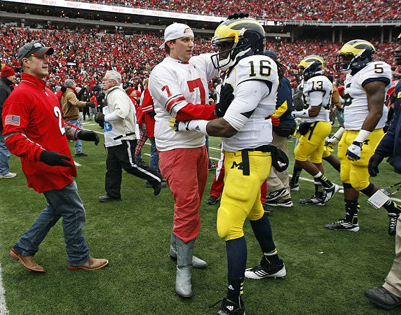 Denard Robinson (16), Terry Richardson (13), and Courtney Avery (5)