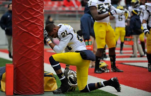 Roy Roundtree (21) and Elliott Mealer (57)