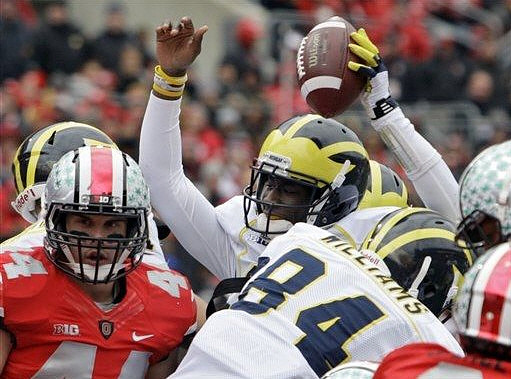 A.J. Williams (84) and Devin Gardner (12)