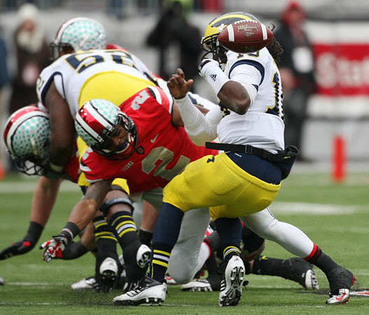 Ricky Barnum (52) and Denard Robinson (16)
