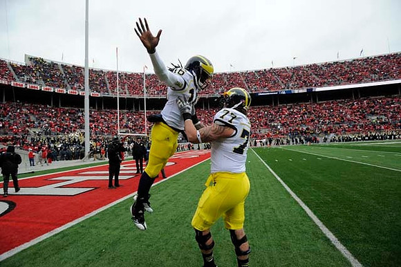 Denard Robinson (16) and Taylor Lewan (77)