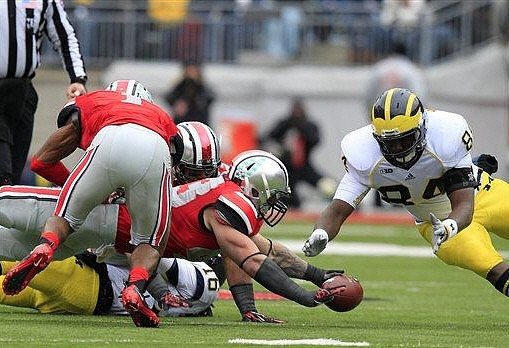 A.J. Williams (84) and Denard Robinson (16)