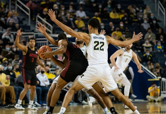 DeVante' Jones (12), Caleb Houstan (22), and Hunter Dickinson (1)
