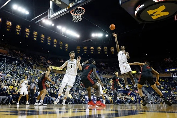 Caleb Houstan (22), Hunter Dickinson (1), DeVante' Jones (12), and Moussa Diabate (14)