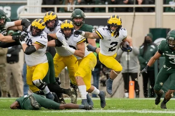 Ryan Hayes (76), Erick All (83), and Blake Corum (2)