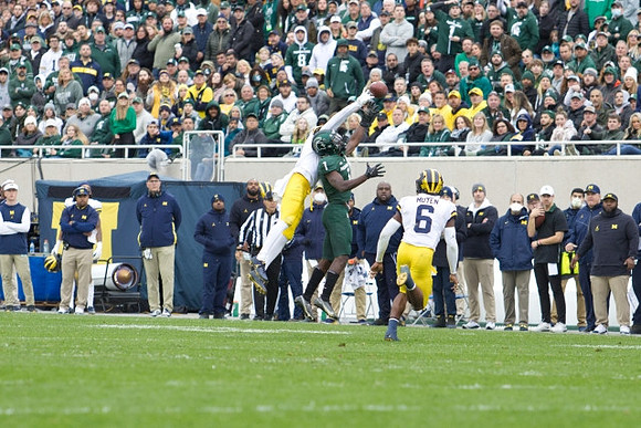 DJ Turner (5) and R.J. Moten (6)