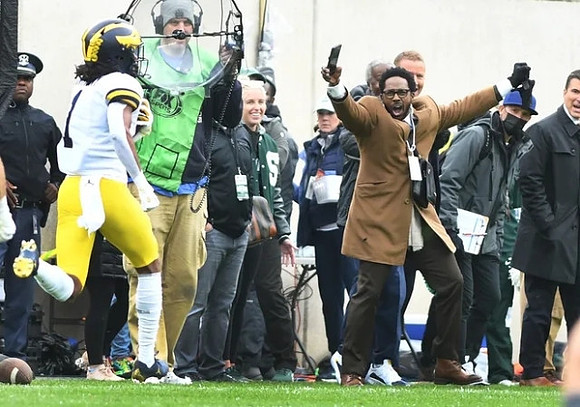 Andrel Anthony (1) and Desmond Howard