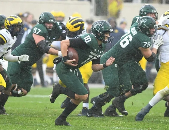 Brad Hawkins (2) and Mazi Smith (58)