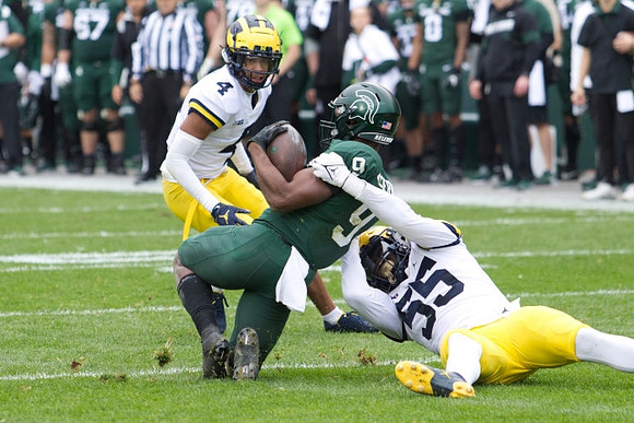 Vincent Gray (4) and David Ojabo (55)