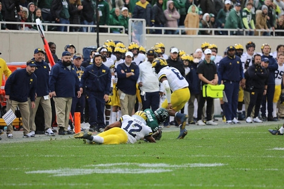 Josh Ross (12) and R.J. Moten (6)
