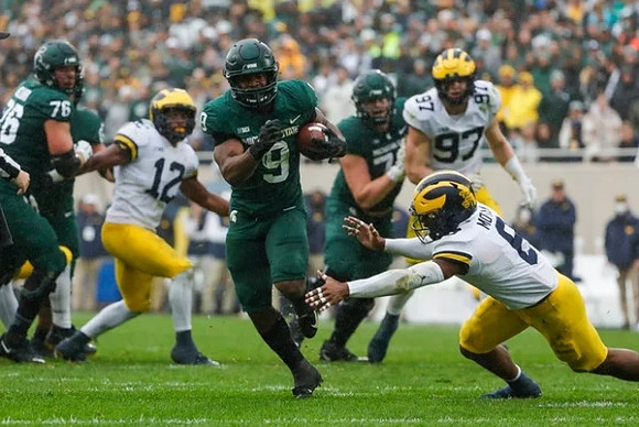 Josh Ross (12), R.J. Moten (6), and Aidan Hutchinson (97)