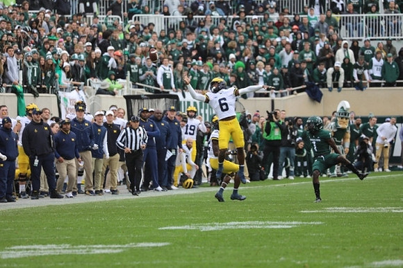 Gemon Green (22) and R.J. Moten (6)