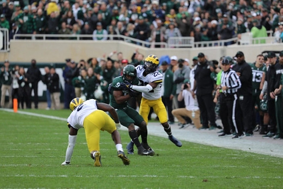Brad Hawkins (2) and Gemon Green (22)