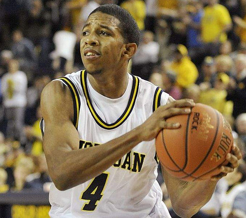 Darius Morris (4)