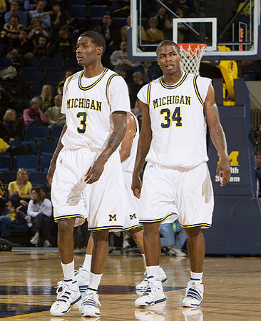 Manny Harris (3) and DeShawn Sims (34)